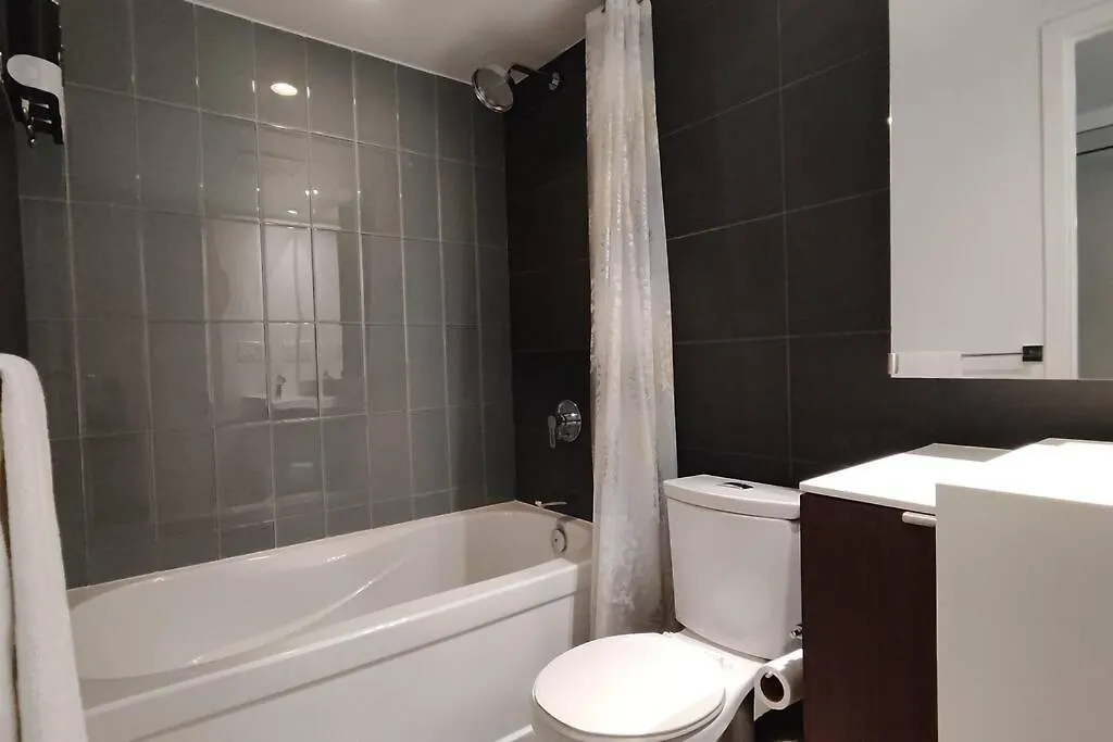 Apartment Condo-Walking Distance To Cn Tower, Rogers Centre, Scotiabank Arena Toronto