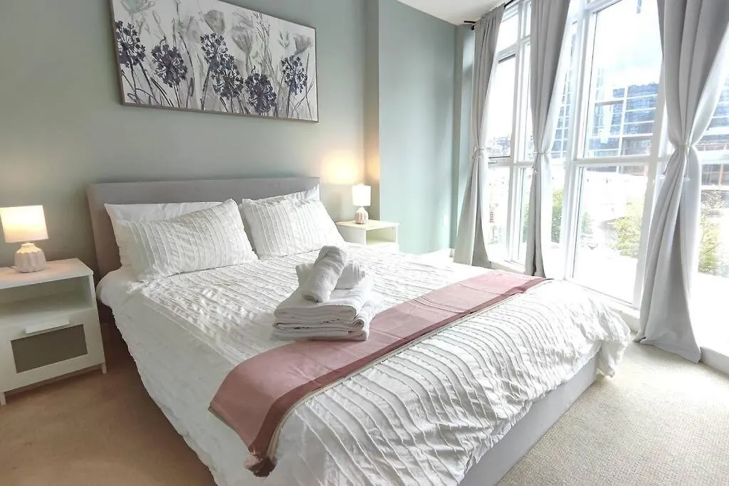 Condo-Walking Distance To Cn Tower, Rogers Centre, Scotiabank Arena Toronto Canada