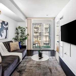 Appartement Upscale One Bedroom And Den With Parking, Toronto
